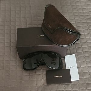 Tom Ford 78MM Aviators Black Sunglasses with Brown Case.